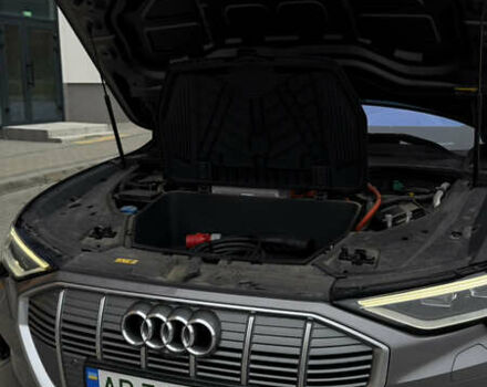 Сірий Ауді E-Tron, об'ємом двигуна 0 л та пробігом 75 тис. км за 34300 $, фото 23 на Automoto.ua