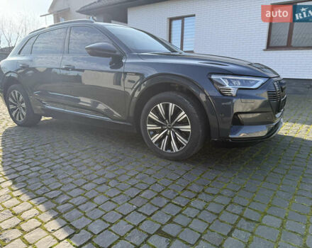 Серый Ауди E-Tron, объемом двигателя 0 л и пробегом 104 тыс. км за 31499 $, фото 8 на Automoto.ua