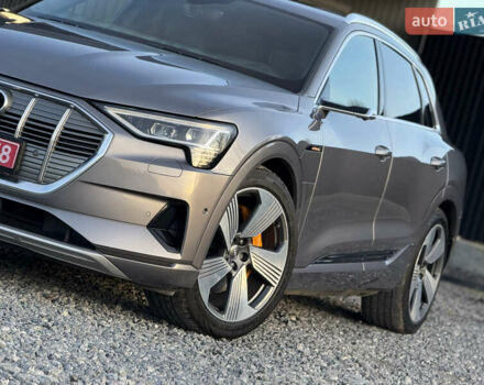 Серый Ауди E-Tron, объемом двигателя 0 л и пробегом 155 тыс. км за 27750 $, фото 3 на Automoto.ua