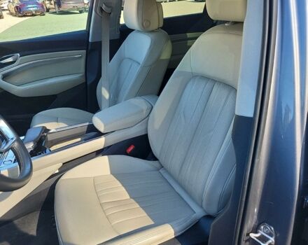 Серый Ауди E-Tron, объемом двигателя 0 л и пробегом 106 тыс. км за 24900 $, фото 5 на Automoto.ua