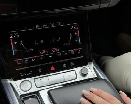 Сірий Ауді E-Tron, об'ємом двигуна 0 л та пробігом 75 тис. км за 34300 $, фото 55 на Automoto.ua