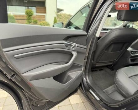 Серый Ауди E-Tron, объемом двигателя 0 л и пробегом 116 тыс. км за 25900 $, фото 27 на Automoto.ua