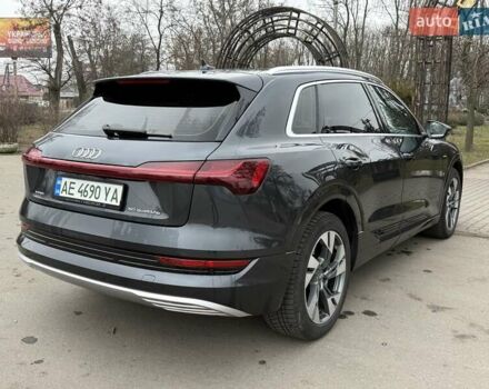 Сірий Ауді E-Tron, об'ємом двигуна 0 л та пробігом 84 тис. км за 26999 $, фото 6 на Automoto.ua