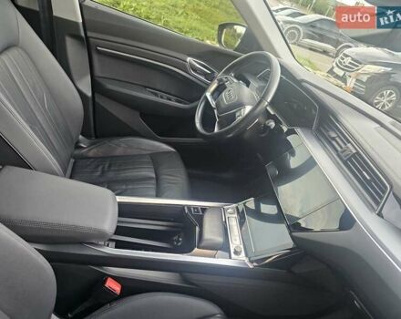 Сірий Ауді E-Tron, об'ємом двигуна 0 л та пробігом 128 тис. км за 24900 $, фото 18 на Automoto.ua
