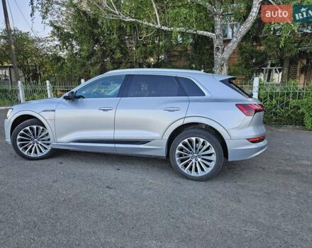Серый Ауди E-Tron, объемом двигателя 0 л и пробегом 121 тыс. км за 27700 $, фото 6 на Automoto.ua