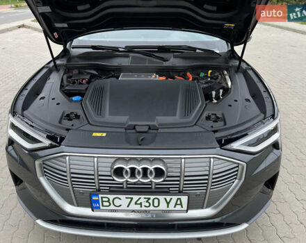 Сірий Ауді E-Tron, об'ємом двигуна 0 л та пробігом 42 тис. км за 34500 $, фото 12 на Automoto.ua