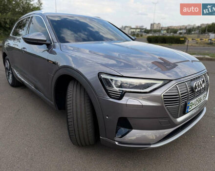 Сірий Ауді E-Tron, об'ємом двигуна 0 л та пробігом 61 тис. км за 24500 $, фото 11 на Automoto.ua