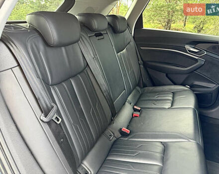 Серый Ауди E-Tron, объемом двигателя 0 л и пробегом 126 тыс. км за 29200 $, фото 30 на Automoto.ua