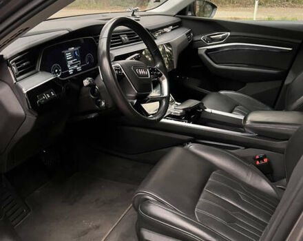 Серый Ауди E-Tron, объемом двигателя 0 л и пробегом 86 тыс. км за 31000 $, фото 23 на Automoto.ua