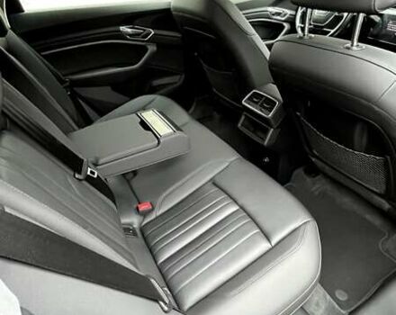 Серый Ауди E-Tron, объемом двигателя 0 л и пробегом 122 тыс. км за 27500 $, фото 21 на Automoto.ua