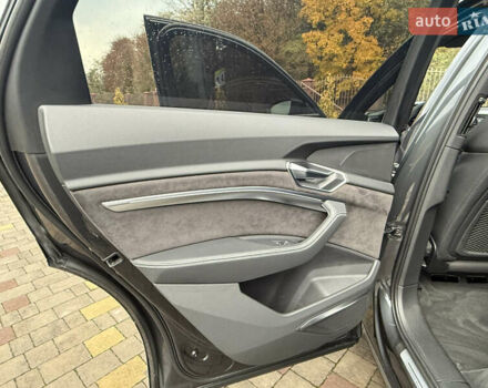 Серый Ауди E-Tron, объемом двигателя 0 л и пробегом 180 тыс. км за 26900 $, фото 22 на Automoto.ua