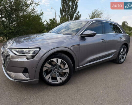 Сірий Ауді E-Tron, об'ємом двигуна 0 л та пробігом 61 тис. км за 24500 $, фото 7 на Automoto.ua