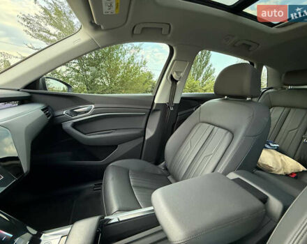 Сірий Ауді E-Tron, об'ємом двигуна 0 л та пробігом 61 тис. км за 24500 $, фото 38 на Automoto.ua