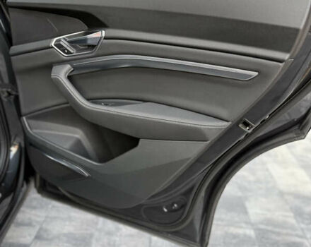 Серый Ауди E-Tron, объемом двигателя 0 л и пробегом 103 тыс. км за 31500 $, фото 13 на Automoto.ua