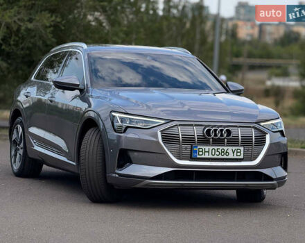Сірий Ауді E-Tron, об'ємом двигуна 0 л та пробігом 61 тис. км за 24500 $, фото 4 на Automoto.ua