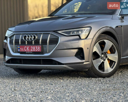 Серый Ауди E-Tron, объемом двигателя 0 л и пробегом 155 тыс. км за 27750 $, фото 2 на Automoto.ua