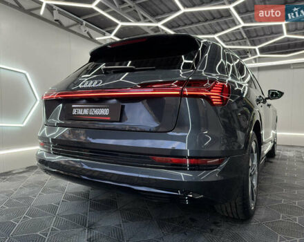 Серый Ауди E-Tron, объемом двигателя 0 л и пробегом 86 тыс. км за 32500 $, фото 7 на Automoto.ua