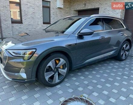 Серый Ауди E-Tron, объемом двигателя 0 л и пробегом 35 тыс. км за 53900 $, фото 4 на Automoto.ua