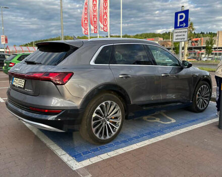 Сірий Ауді E-Tron, об'ємом двигуна 0 л та пробігом 117 тис. км за 34500 $, фото 1 на Automoto.ua