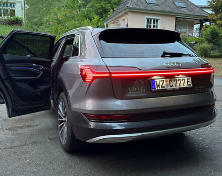 Сірий Ауді E-Tron, об'ємом двигуна 0 л та пробігом 117 тис. км за 34500 $, фото 5 на Automoto.ua