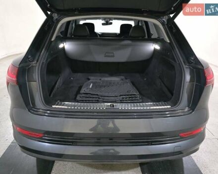 Серый Ауди E-Tron, объемом двигателя 0 л и пробегом 800 тыс. км за 26200 $, фото 15 на Automoto.ua