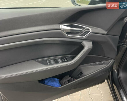 Серый Ауди E-Tron, объемом двигателя 0 л и пробегом 124 тыс. км за 22800 $, фото 18 на Automoto.ua