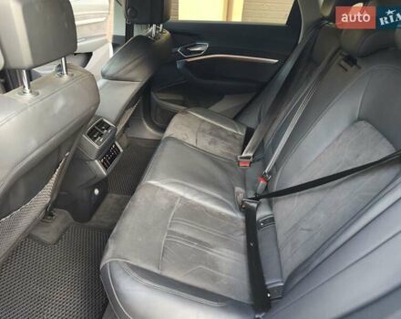 Сірий Ауді E-Tron, об'ємом двигуна 0 л та пробігом 128 тис. км за 29500 $, фото 21 на Automoto.ua