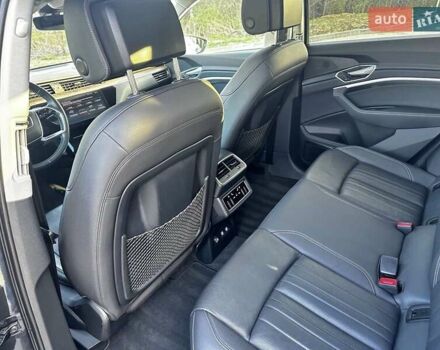 Сірий Ауді E-Tron, об'ємом двигуна 0 л та пробігом 52 тис. км за 35000 $, фото 13 на Automoto.ua