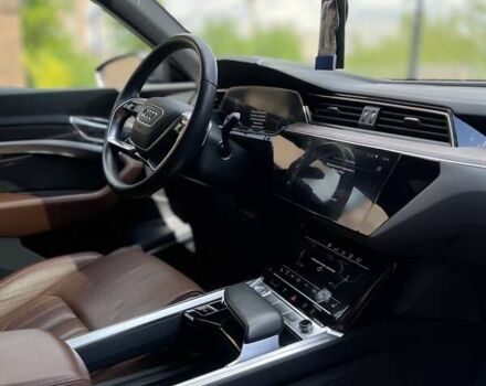 Сірий Ауді E-Tron, об'ємом двигуна 0 л та пробігом 69 тис. км за 33000 $, фото 25 на Automoto.ua