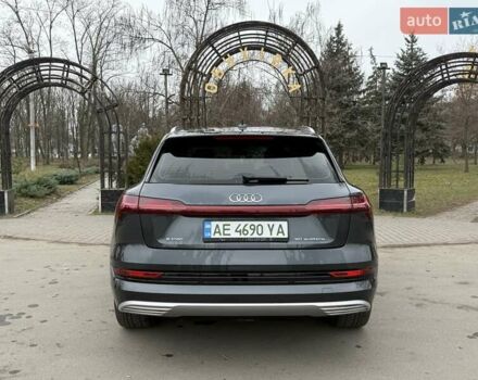 Сірий Ауді E-Tron, об'ємом двигуна 0 л та пробігом 84 тис. км за 26999 $, фото 9 на Automoto.ua