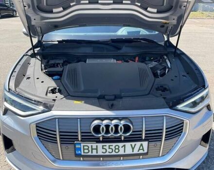 Серый Ауди E-Tron, объемом двигателя 0 л и пробегом 97 тыс. км за 34500 $, фото 5 на Automoto.ua