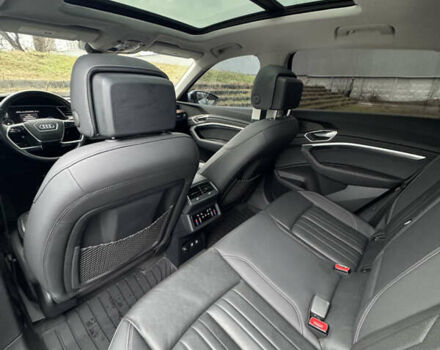 Сірий Ауді E-Tron, об'ємом двигуна 0 л та пробігом 69 тис. км за 32500 $, фото 31 на Automoto.ua