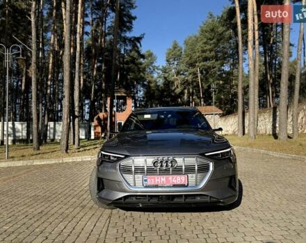 Серый Ауди E-Tron, объемом двигателя 0 л и пробегом 83 тыс. км за 32700 $, фото 2 на Automoto.ua