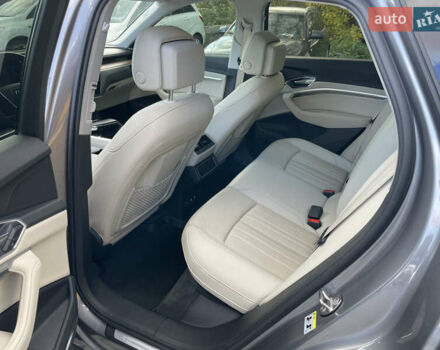 Серый Ауди E-Tron, объемом двигателя 0 л и пробегом 107 тыс. км за 26900 $, фото 5 на Automoto.ua