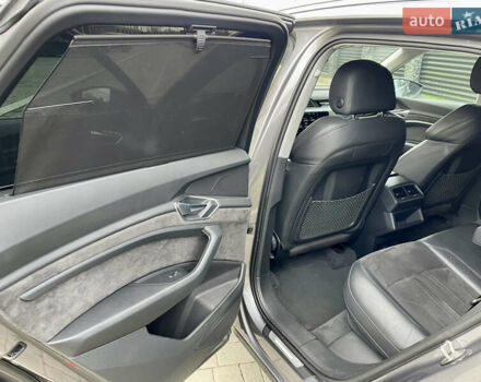 Серый Ауди E-Tron, объемом двигателя 0 л и пробегом 160 тыс. км за 23300 $, фото 13 на Automoto.ua