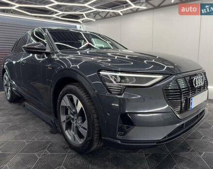 Серый Ауди E-Tron, объемом двигателя 0 л и пробегом 86 тыс. км за 32500 $, фото 1 на Automoto.ua