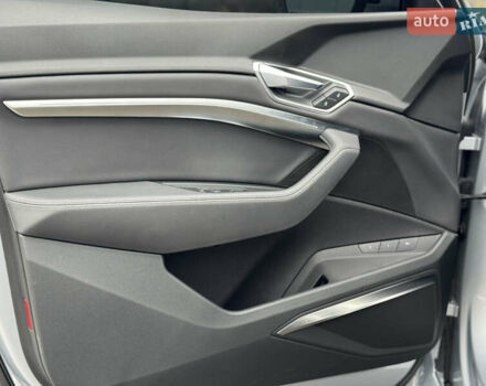 Сірий Ауді E-Tron, об'ємом двигуна 0 л та пробігом 69 тис. км за 32500 $, фото 17 на Automoto.ua
