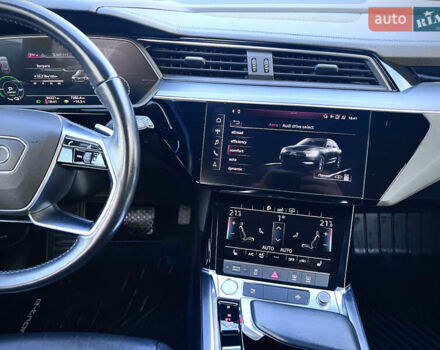Серый Ауди E-Tron, объемом двигателя 0 л и пробегом 94 тыс. км за 33800 $, фото 1 на Automoto.ua
