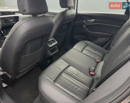 Серый Ауди E-Tron, объемом двигателя 0 л и пробегом 124 тыс. км за 22800 $, фото 4 на Automoto.ua