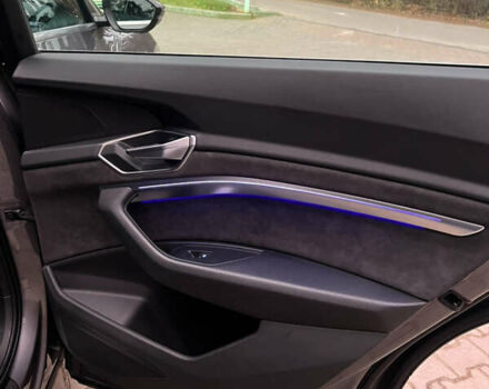 Серый Ауди E-Tron, объемом двигателя 0 л и пробегом 86 тыс. км за 31000 $, фото 5 на Automoto.ua