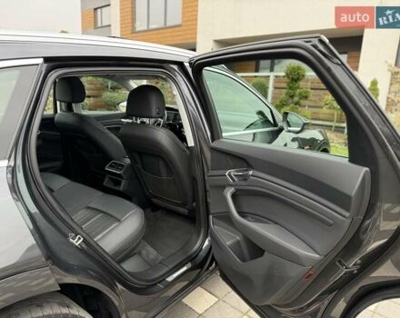 Серый Ауди E-Tron, объемом двигателя 0 л и пробегом 116 тыс. км за 25900 $, фото 28 на Automoto.ua