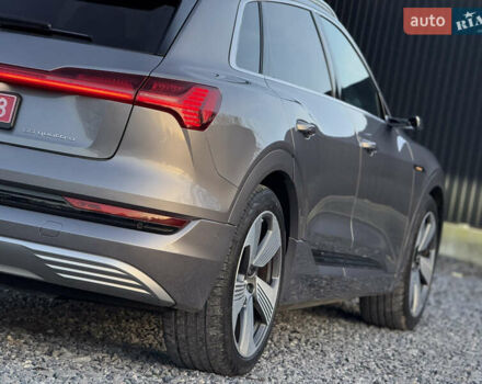 Серый Ауди E-Tron, объемом двигателя 0 л и пробегом 155 тыс. км за 27750 $, фото 19 на Automoto.ua