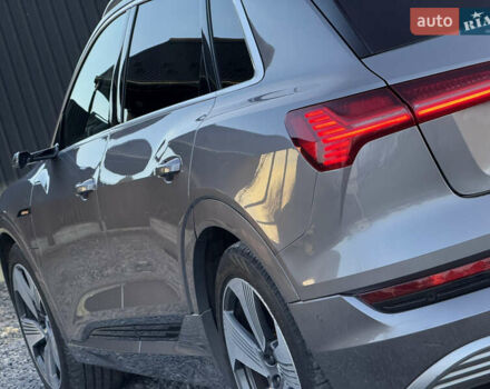 Серый Ауди E-Tron, объемом двигателя 0 л и пробегом 155 тыс. км за 27750 $, фото 21 на Automoto.ua