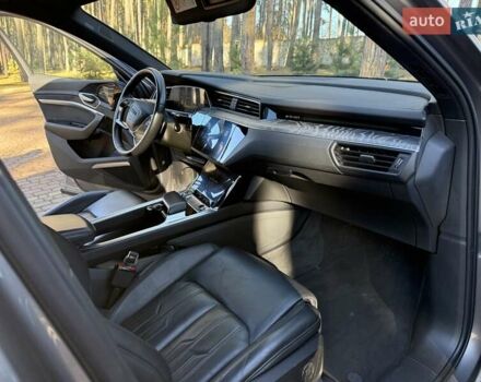 Серый Ауди E-Tron, объемом двигателя 0 л и пробегом 83 тыс. км за 32700 $, фото 14 на Automoto.ua