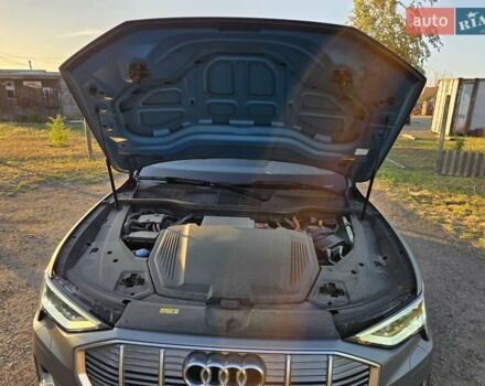 Серый Ауди E-Tron, объемом двигателя 0 л и пробегом 172 тыс. км за 30999 $, фото 35 на Automoto.ua