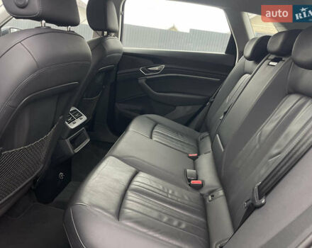 Серый Ауди E-Tron, объемом двигателя 0 л и пробегом 124 тыс. км за 22800 $, фото 3 на Automoto.ua