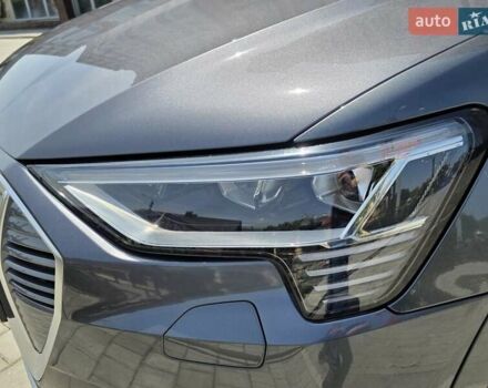 Сірий Ауді E-Tron, об'ємом двигуна 0 л та пробігом 99 тис. км за 30990 $, фото 19 на Automoto.ua