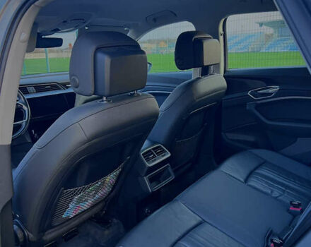 Серый Ауди E-Tron, объемом двигателя 0 л и пробегом 94 тыс. км за 33800 $, фото 10 на Automoto.ua