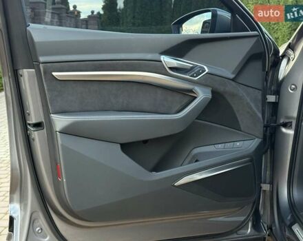 Ауді E-Tron 2019 у Рівному на Automoto.ua Сірий Ауді E-Tron, об'ємом двигуна 0 л та пробігом 139 тис. км за 26900 $, фото 32 на Automoto.ua