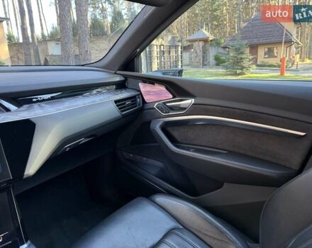 Серый Ауди E-Tron, объемом двигателя 0 л и пробегом 83 тыс. км за 32700 $, фото 21 на Automoto.ua
